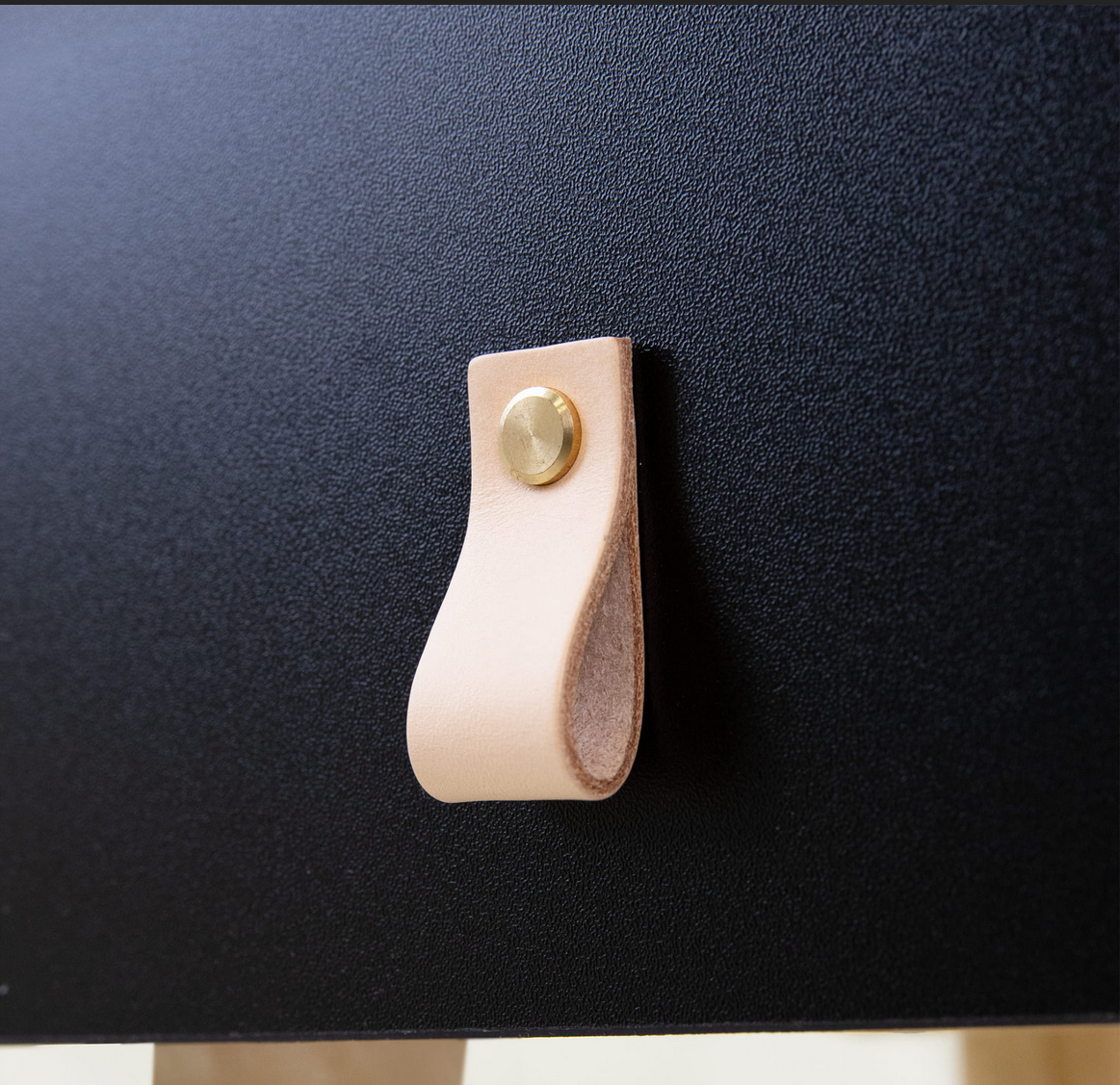 Nowoczesna Toaletka z Lustrem i Półkami – Elegancja i Funkcjonalność w Jednym