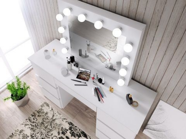 Elegancka toaletka w stylu Hollywood z dużym lustrem i oświetleniem – biała, z pojemnymi szufladami
