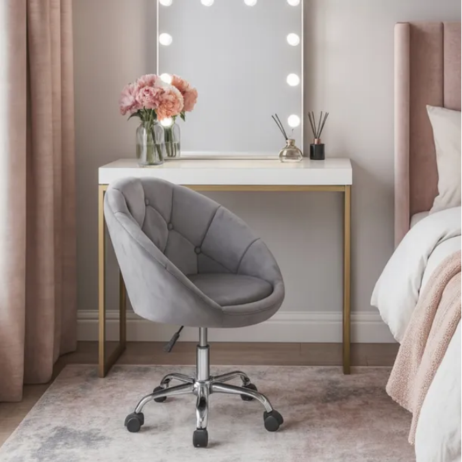 Elegancki Fotel Obrotowy z Aksamitnym Obiciem i Złotą Podstawą JUMI